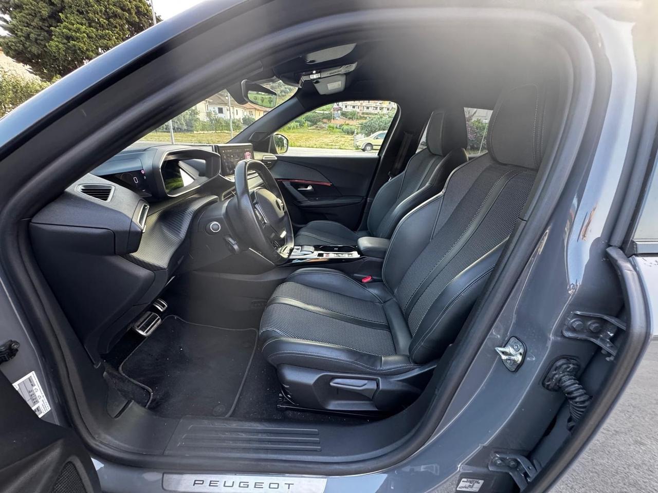 Peugeot 2008 motore elettrico 136 CV GT