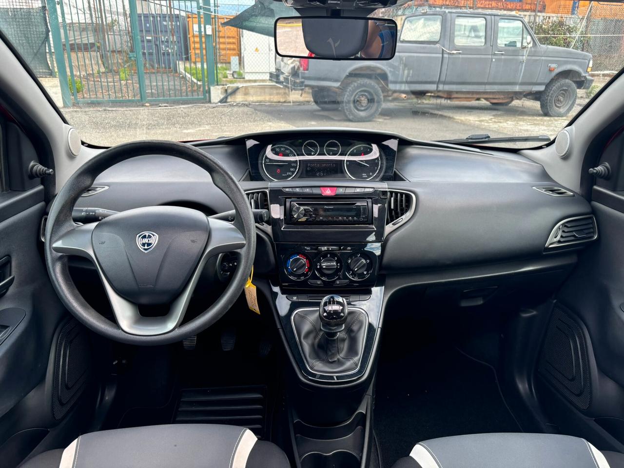 Lancia Ypsilon 1.2 69 CV 5 porte TETTO APRIBILE OK NEOPATENTATI