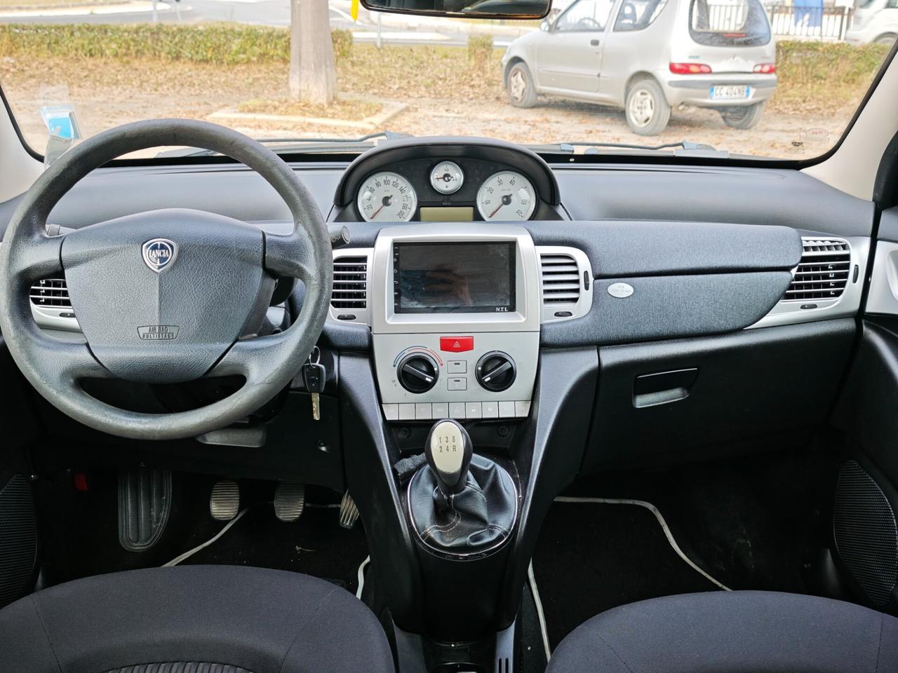 Lancia Ypsilon 1.3 MJT 75 CV OK NEOPATENTATI