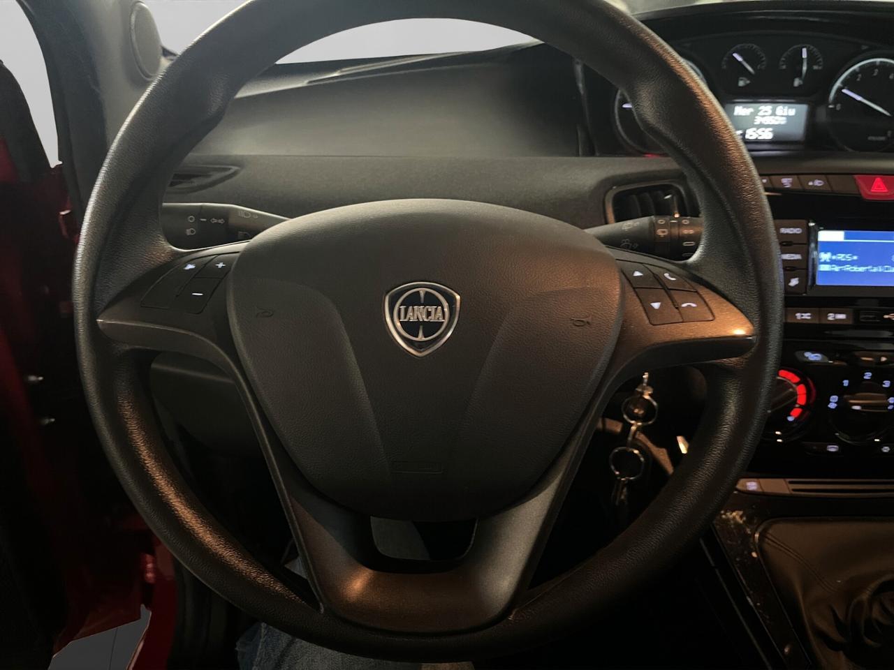 Lancia Ypsilon 1.0 FireFly 5 porte S&S Hybrid Ecochic Silver 70CV