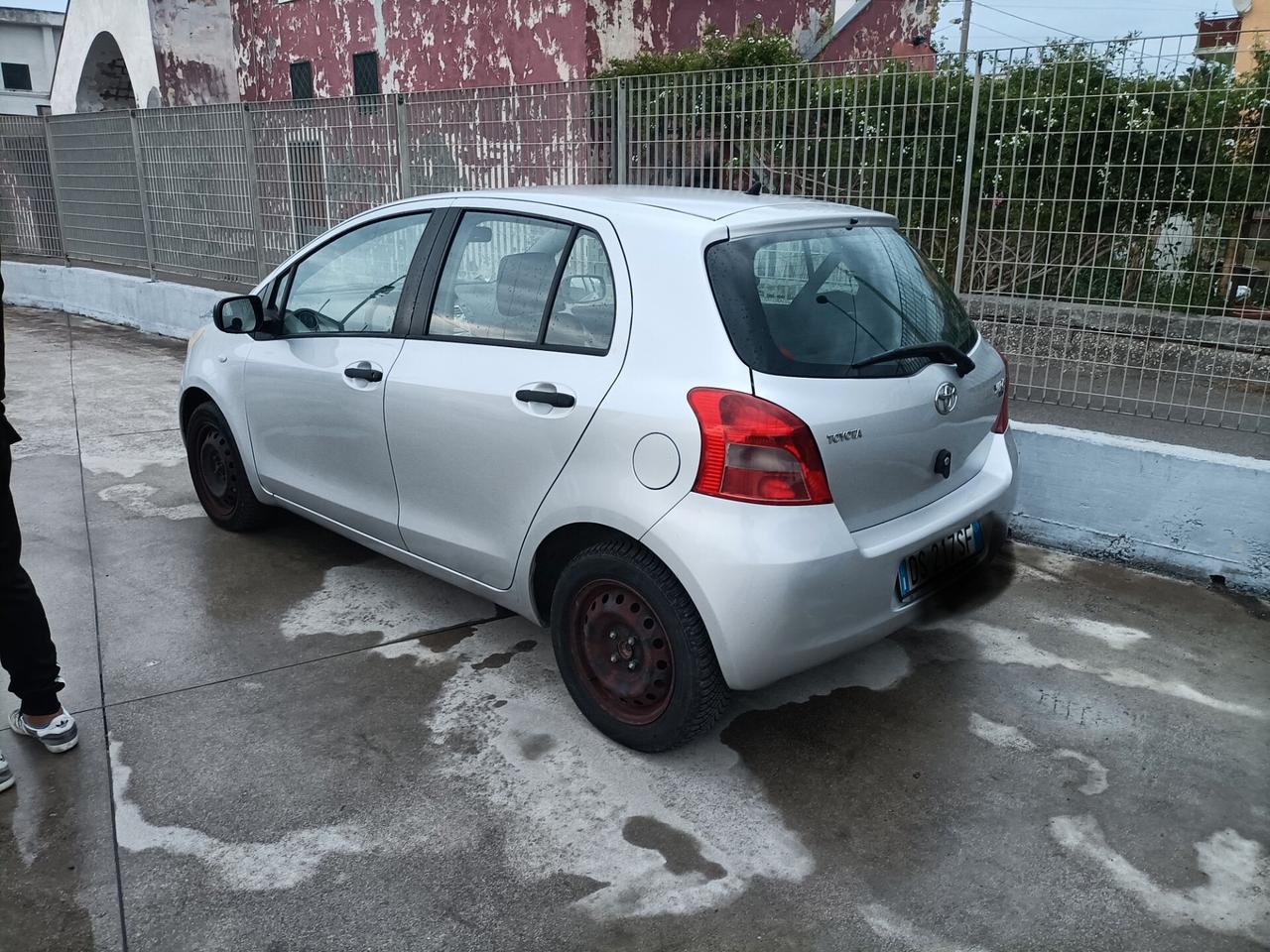 2009 Toyota Yaris 1.0 5 porte
