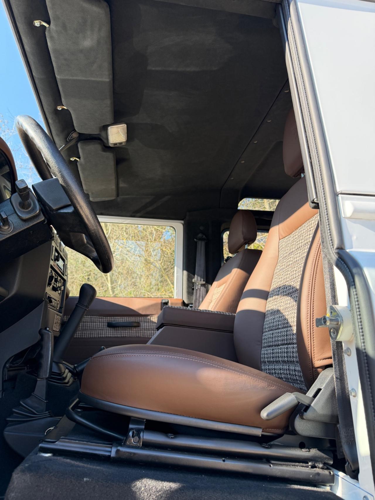 Land Rover Defender 90 2.4 TD4 Station Wagon SE N1