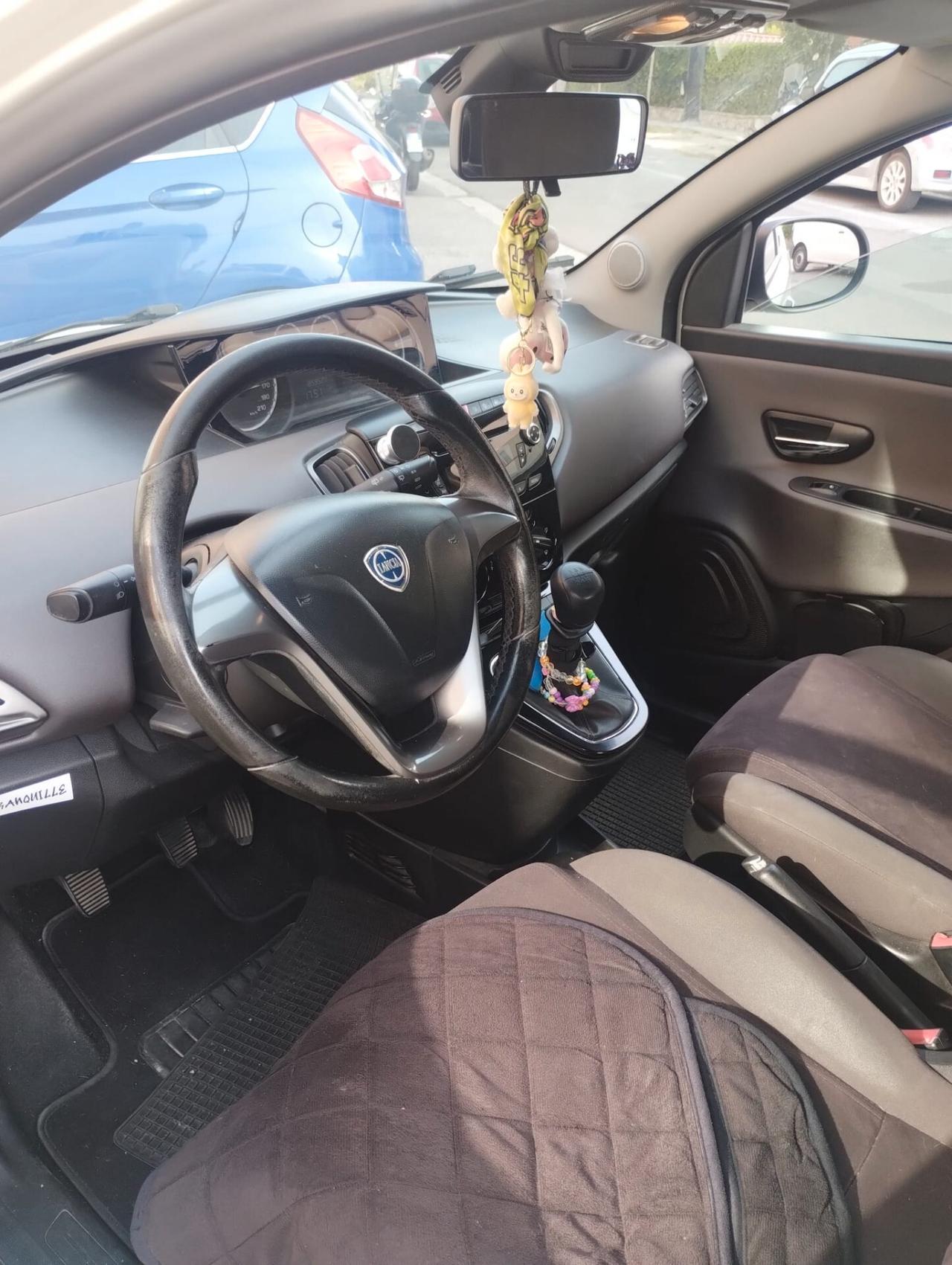 Lancia Ypsilon 1.2 69 CV 5 porte S&S Silver