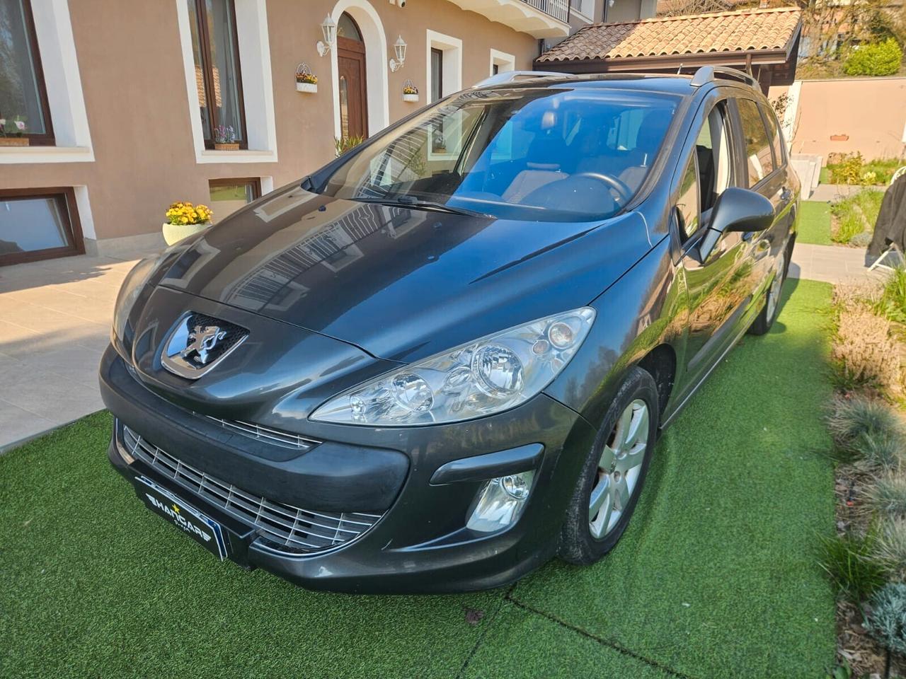 Peugeot 308 2.0 HDi 136CV aut. SW Ciel Féline 7 posti