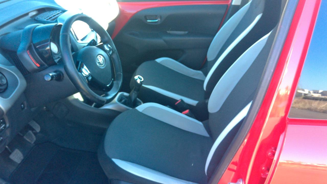 Toyota Aygo 1.0 VVT-i 69 CV 5 porte x-cool TSS