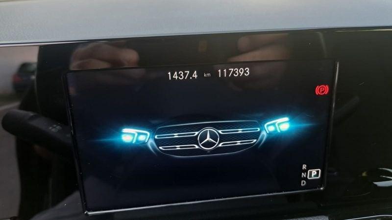 Mercedes-Benz GLA 200d AUTO/RETROCAM.