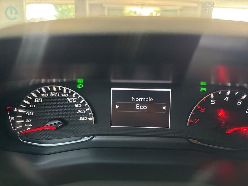 Peugeot 2008 PureTech 130 EAT8 S&S Allure