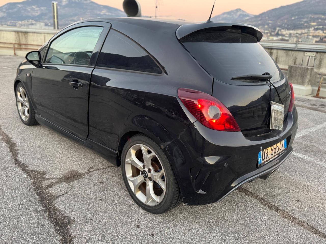 Opel Corsa 1.6 T 192CV 3 porte OPC