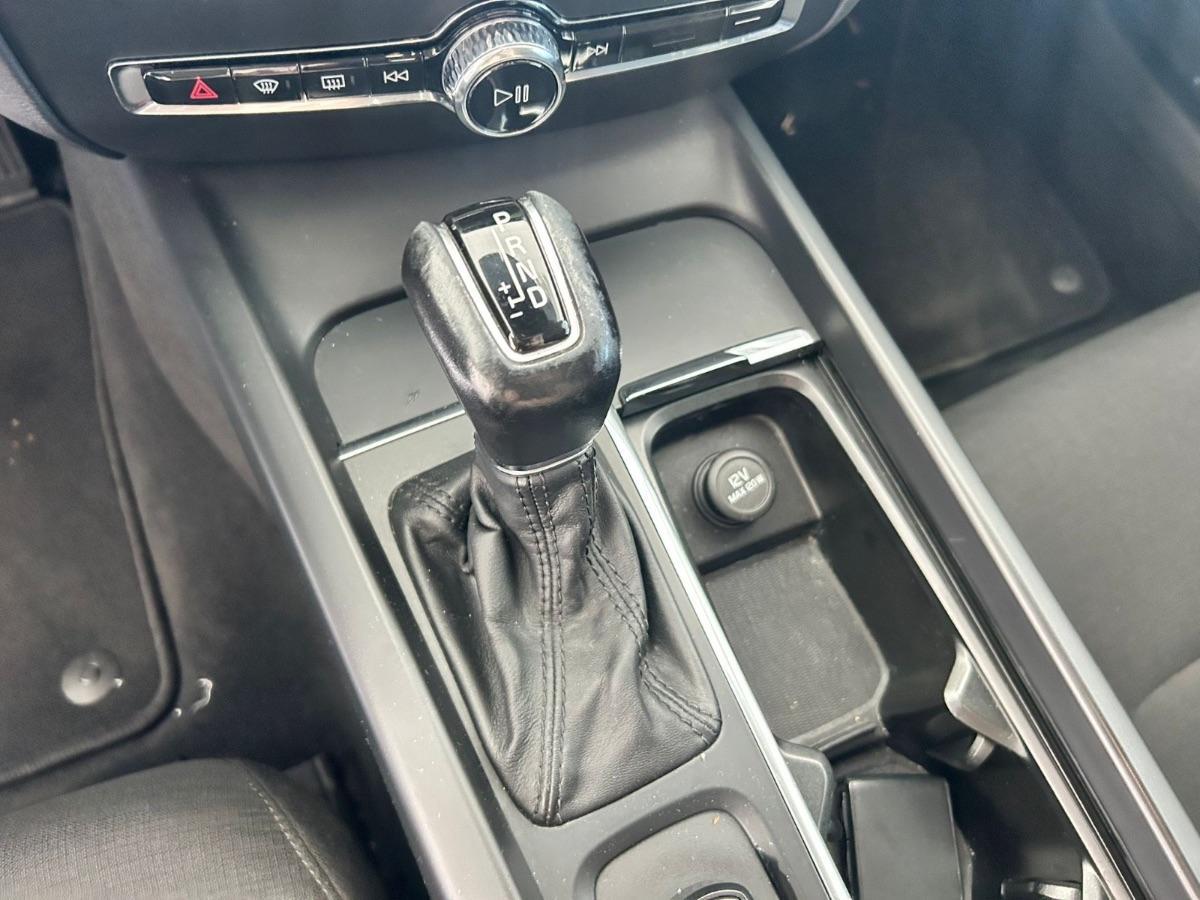 VOLVO - V60 - D3 Geartronic R-design