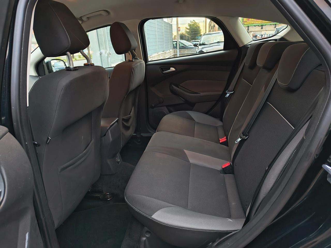 FORD FOCUS 1.6 DIESEL BERLINA UNICOPROPRIETARIO