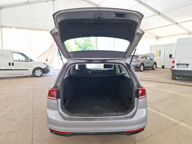 Volkswagen Passat Variant 1.6 TDI SCR DSG Business BMT