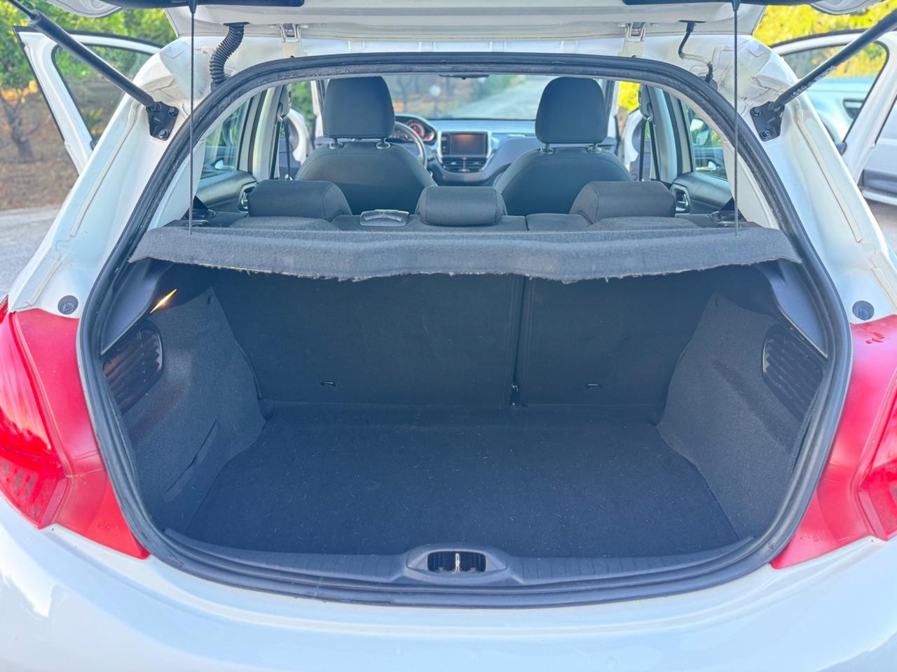 Peugeot 208 1.4 HDi 68 CV 5 porte Allure