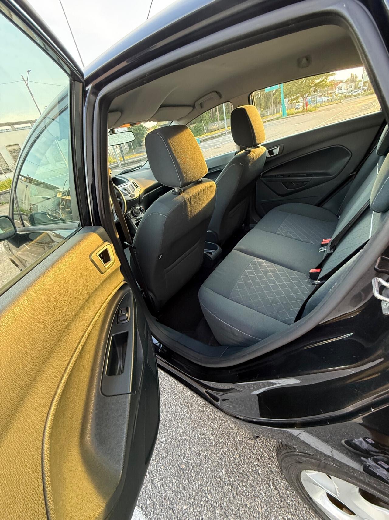Ford Fiesta 1.4 16V 5p. Bz.- GPL Titanium Bs.