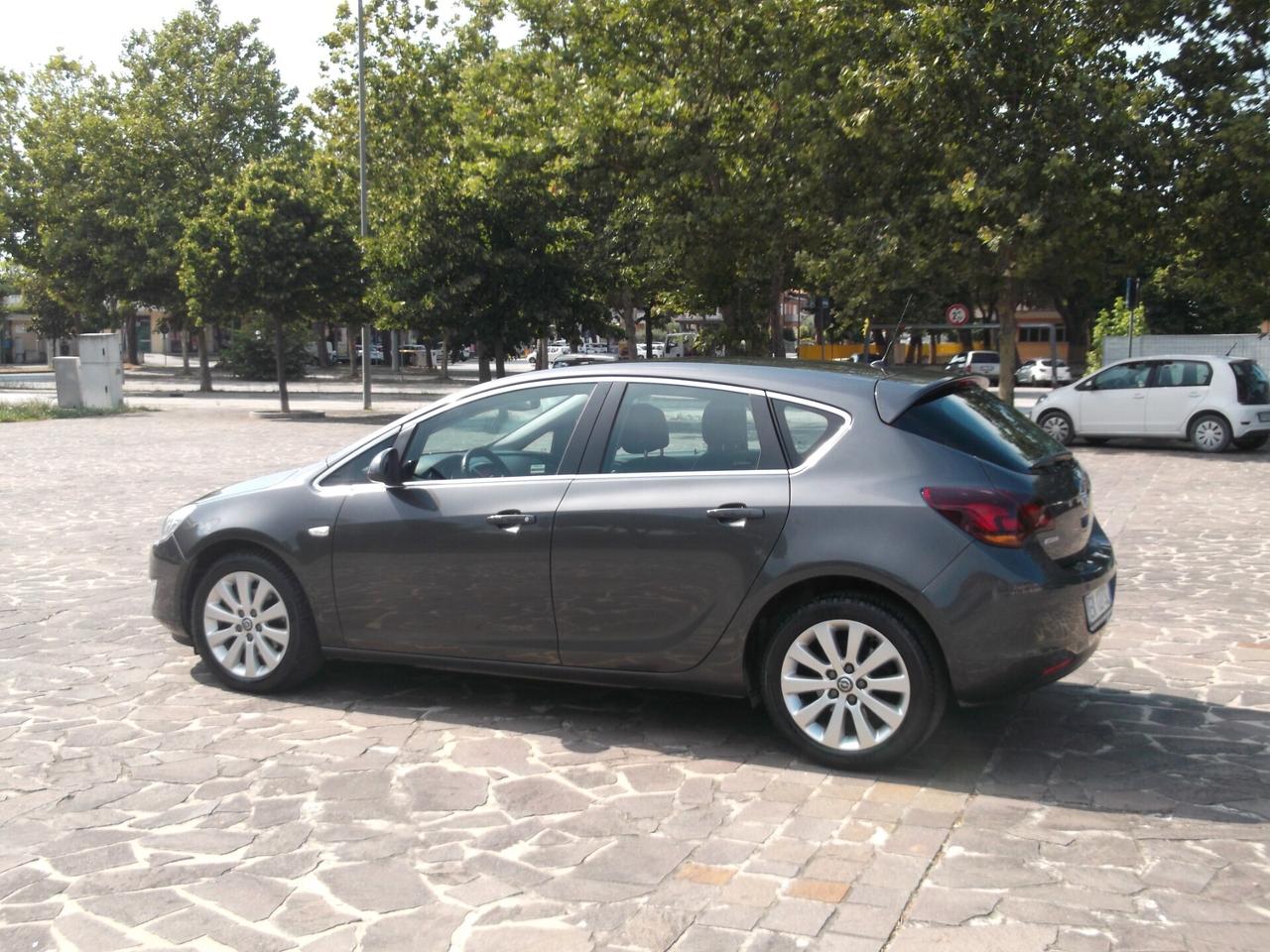Opel Astra Berlina 1.7 CDTI Cosmo 2011