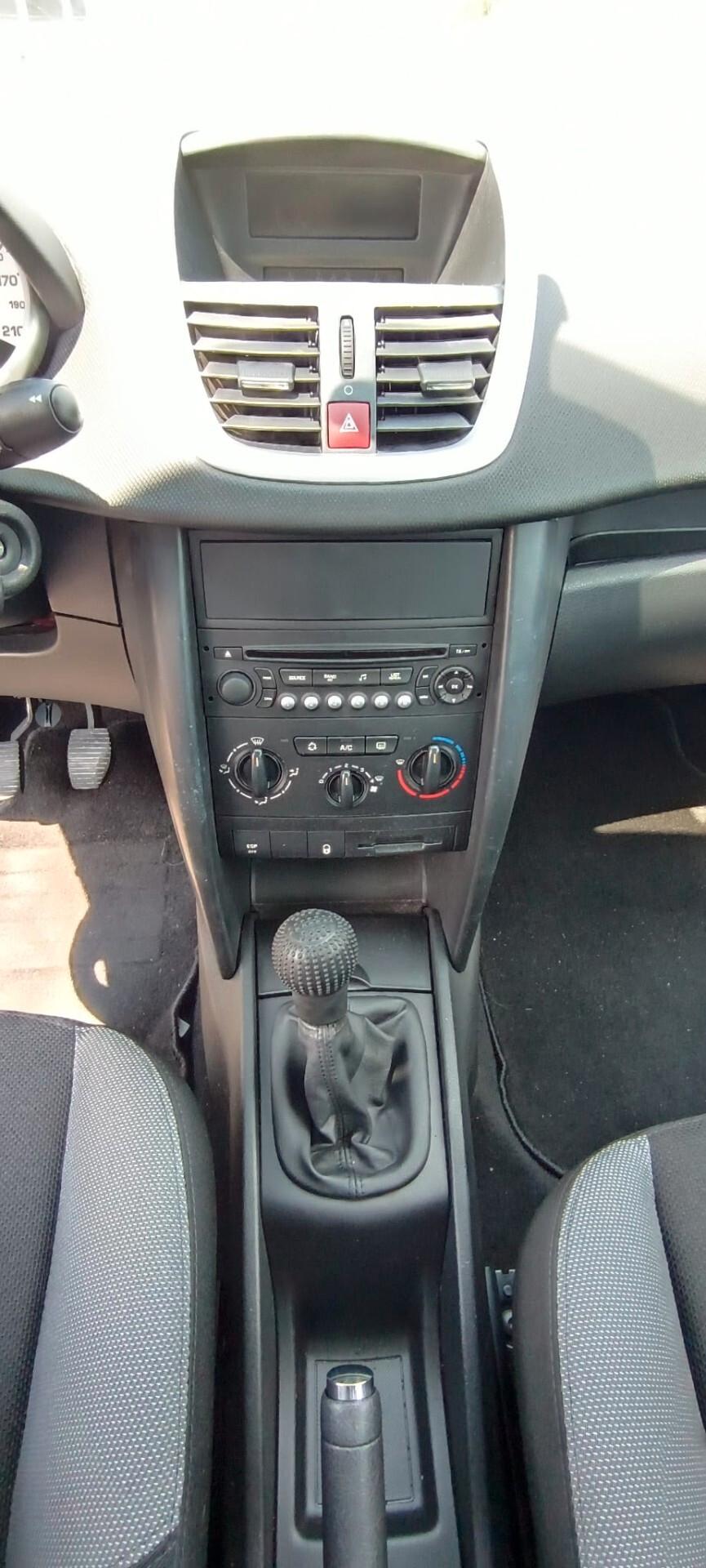NEOPATENTATI peugeot 207 diesel UNICOPROPIETARIO