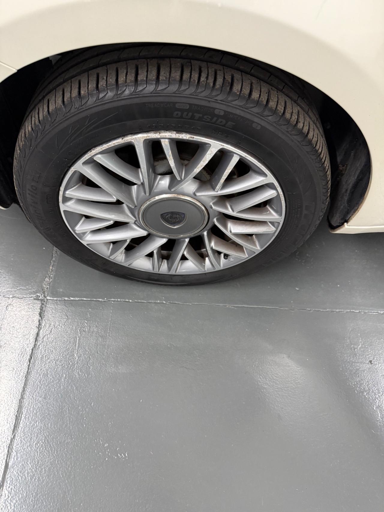 Lancia Ypsilon 1.2 69 CV Platinum