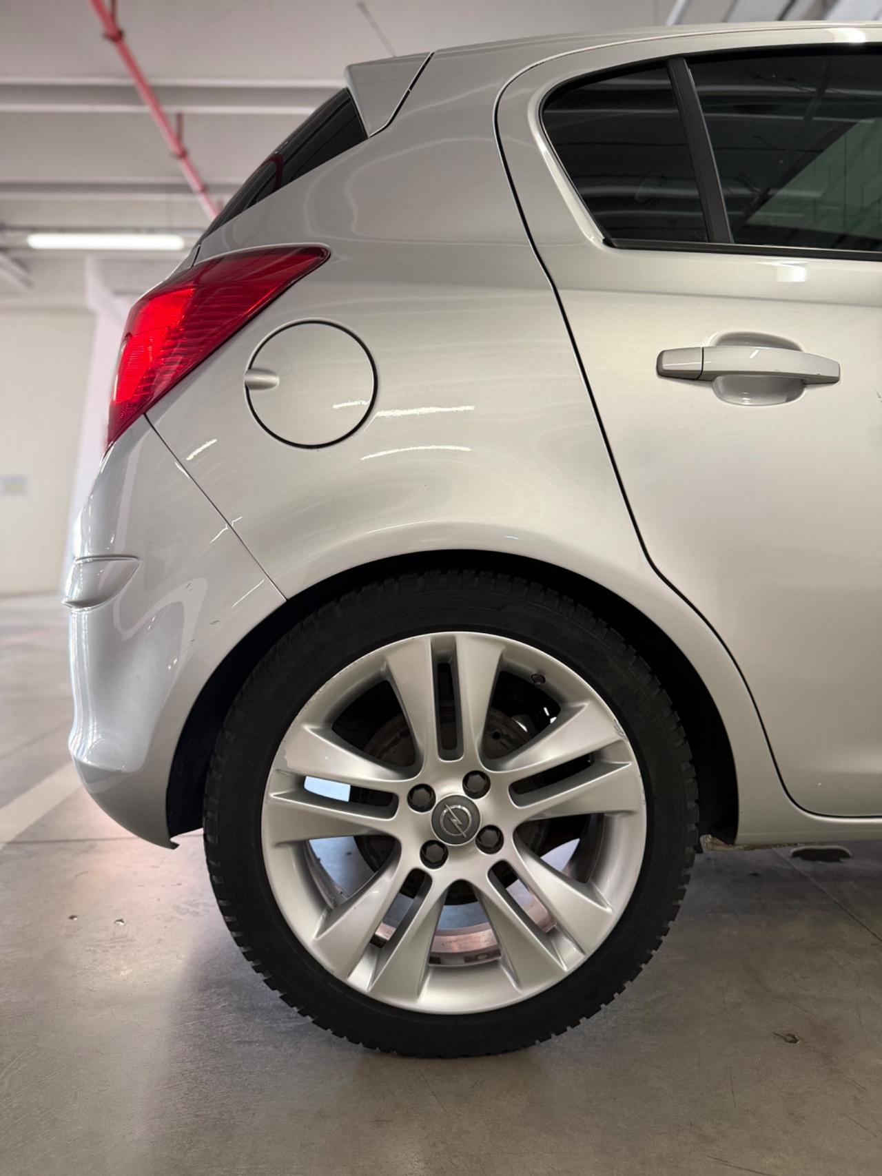 Opel Corsa 1.2 5 porte Club