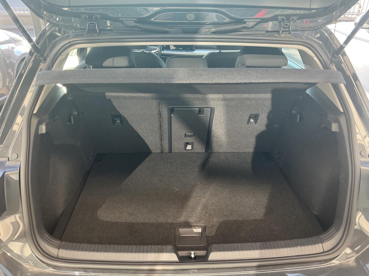 Volkswagen Golf 1.0 eTSI EVO DSG Life - grigio pastello