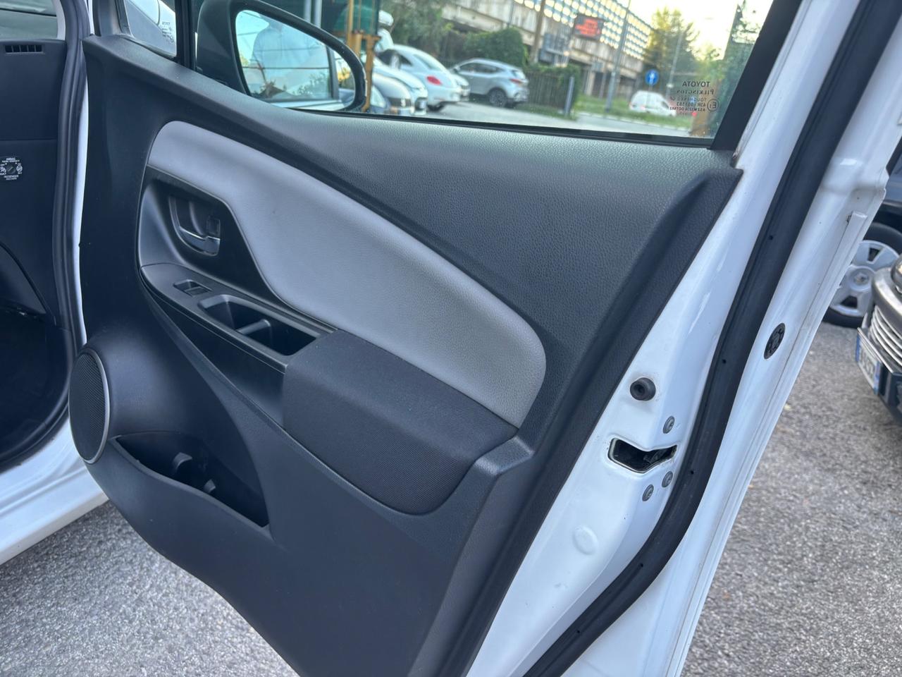 Toyota Yaris 1.0 5 porte Lounge OK NEOPATENTATI