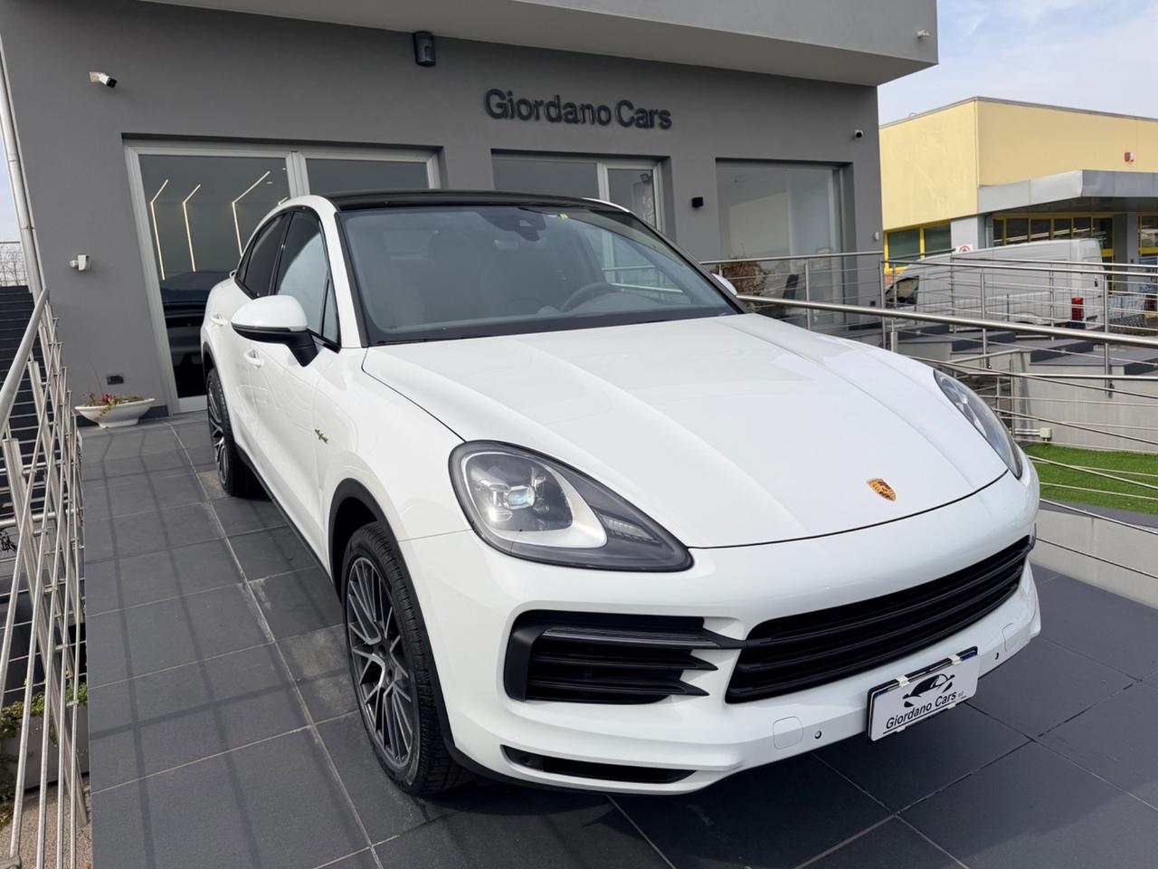 Porsche Cayenne Coupé 3.0 V6 E-Hybrid uni pro in garanzia
