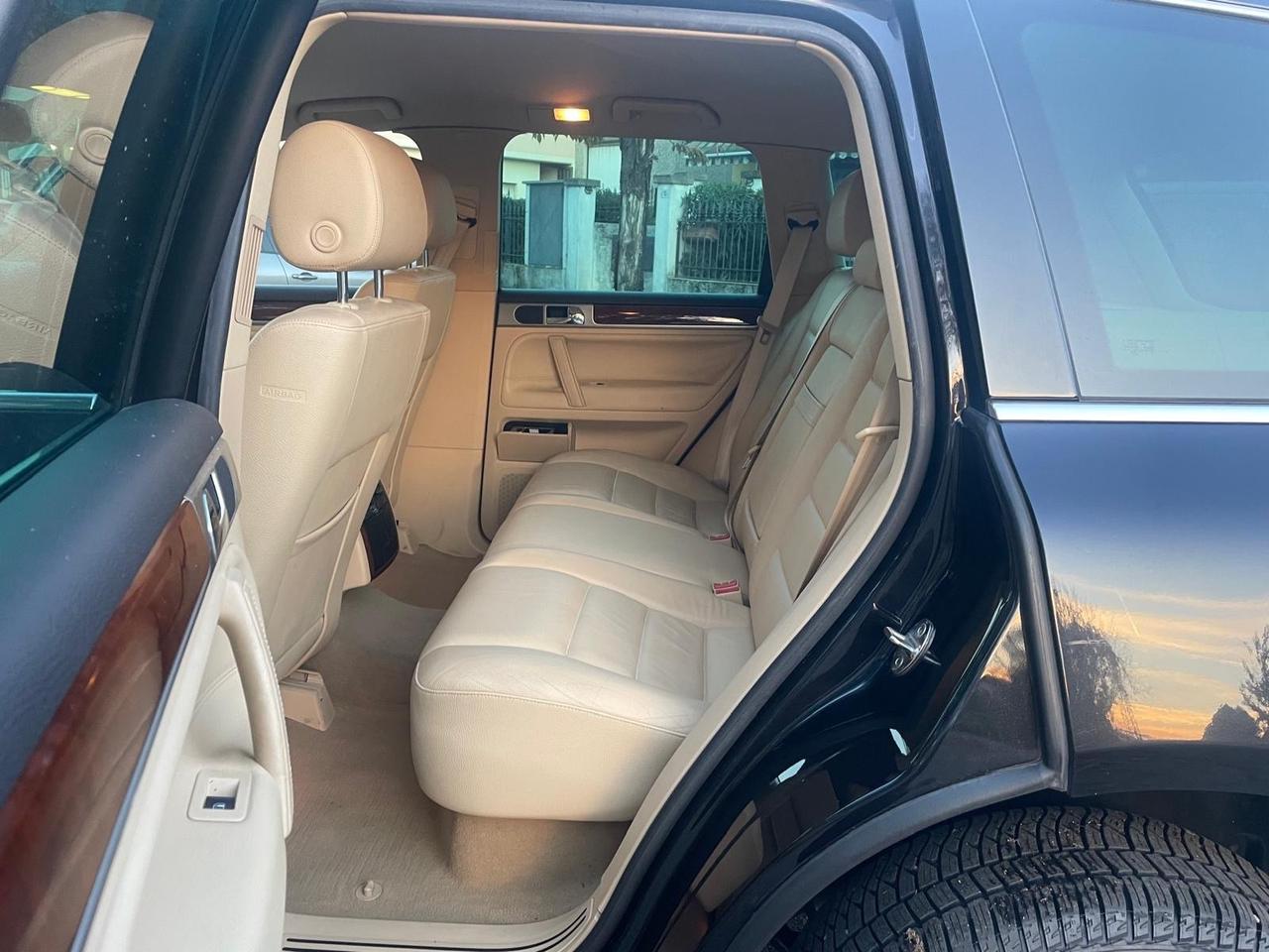 Volkswagen Touareg 3.0/240CV V6 TDI DPF tip. Exclusive