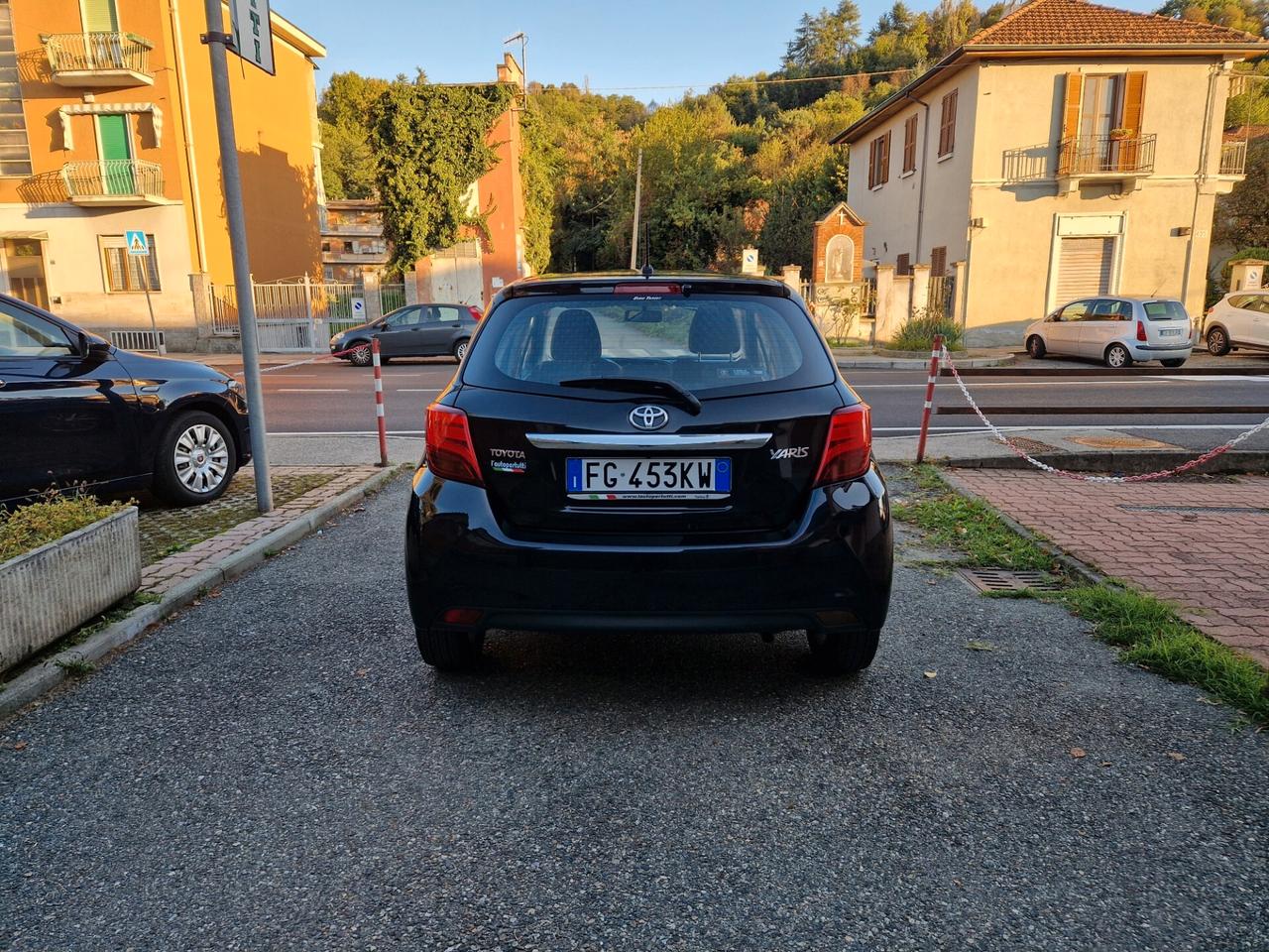 Toyota Yaris 1.0 70CV "70.700 km" Bluetooth, Telecamera, Fendi