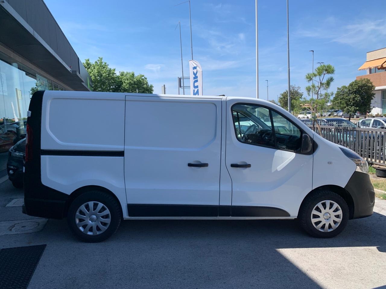 Opel Vivaro FURGONE L1H1 3 pt con Gancio Traino
