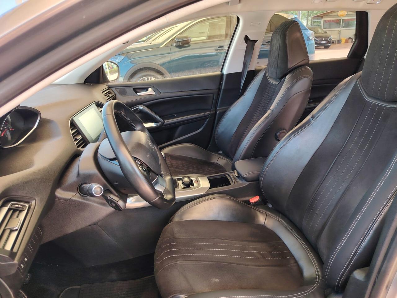Peugeot 308 1.6 eHDi 115 SW Allure +tetto pan.