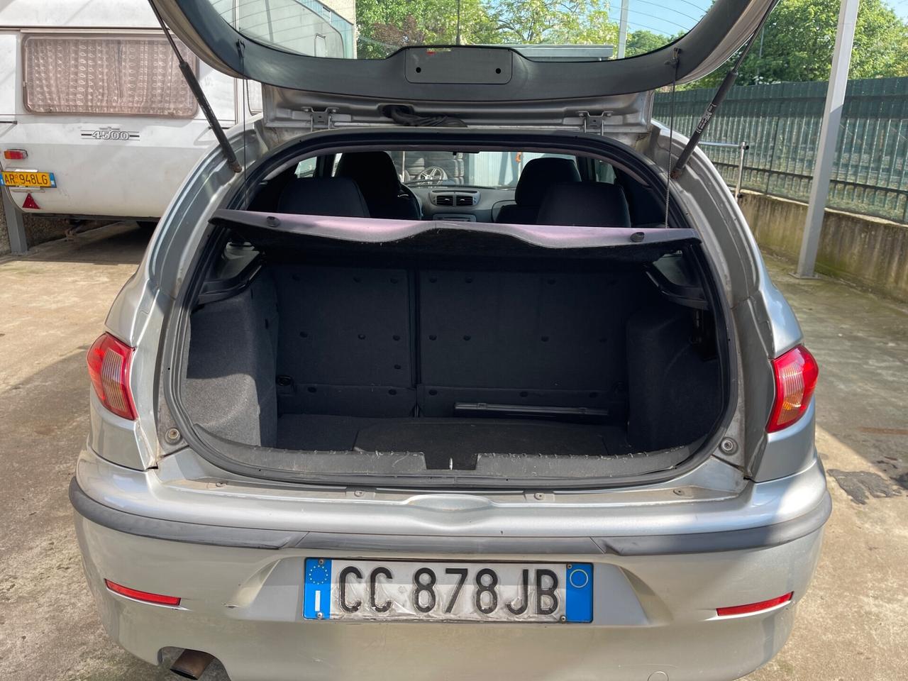 Alfa Romeo 147 1.6i benzina T- Spark neopatentati