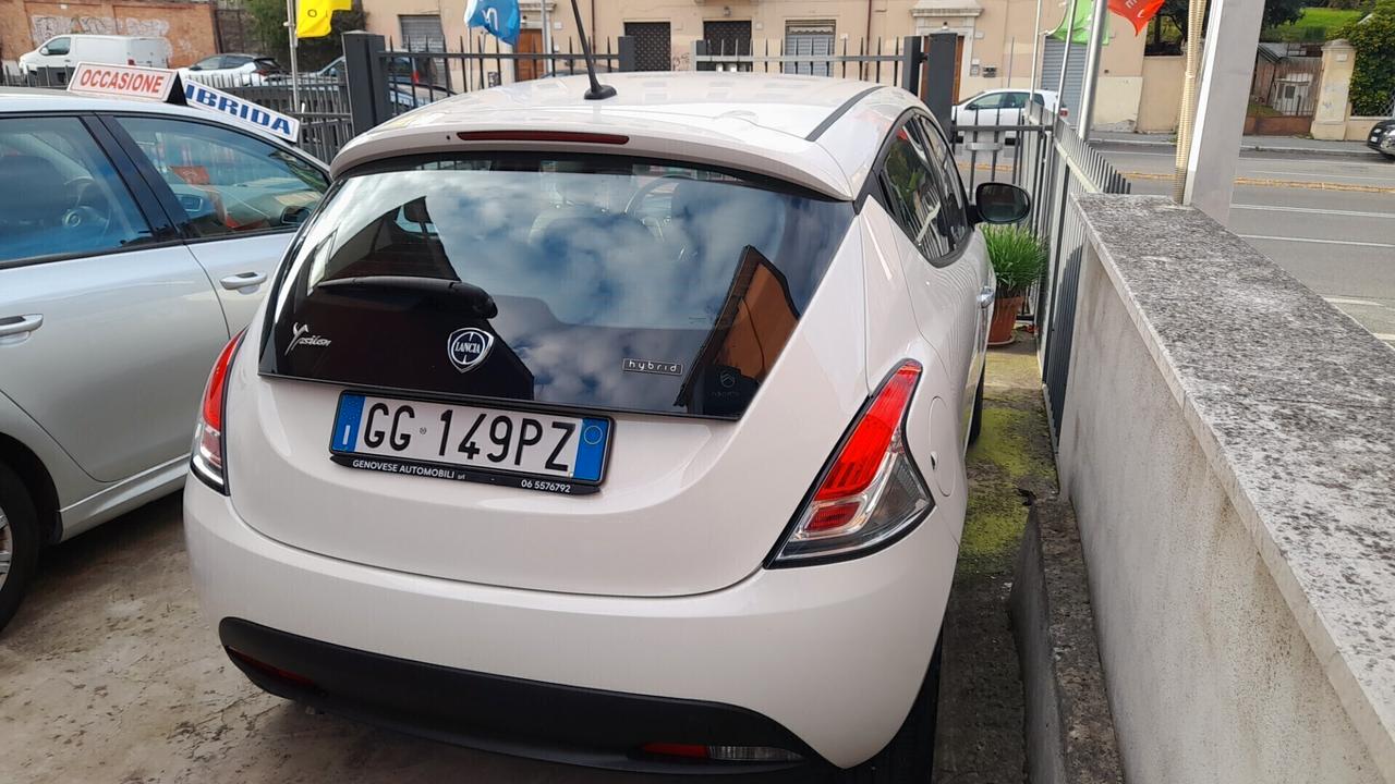 Lancia Ypsilon 1.0 FireFly 5 porte S&S Hybrid Silver A 169€ AL MESE