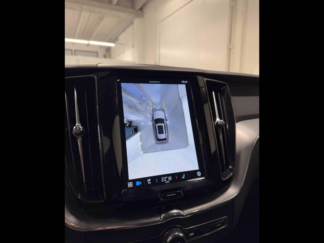 VOLVO XC60 B5 PLUS DARK AWD AUTO