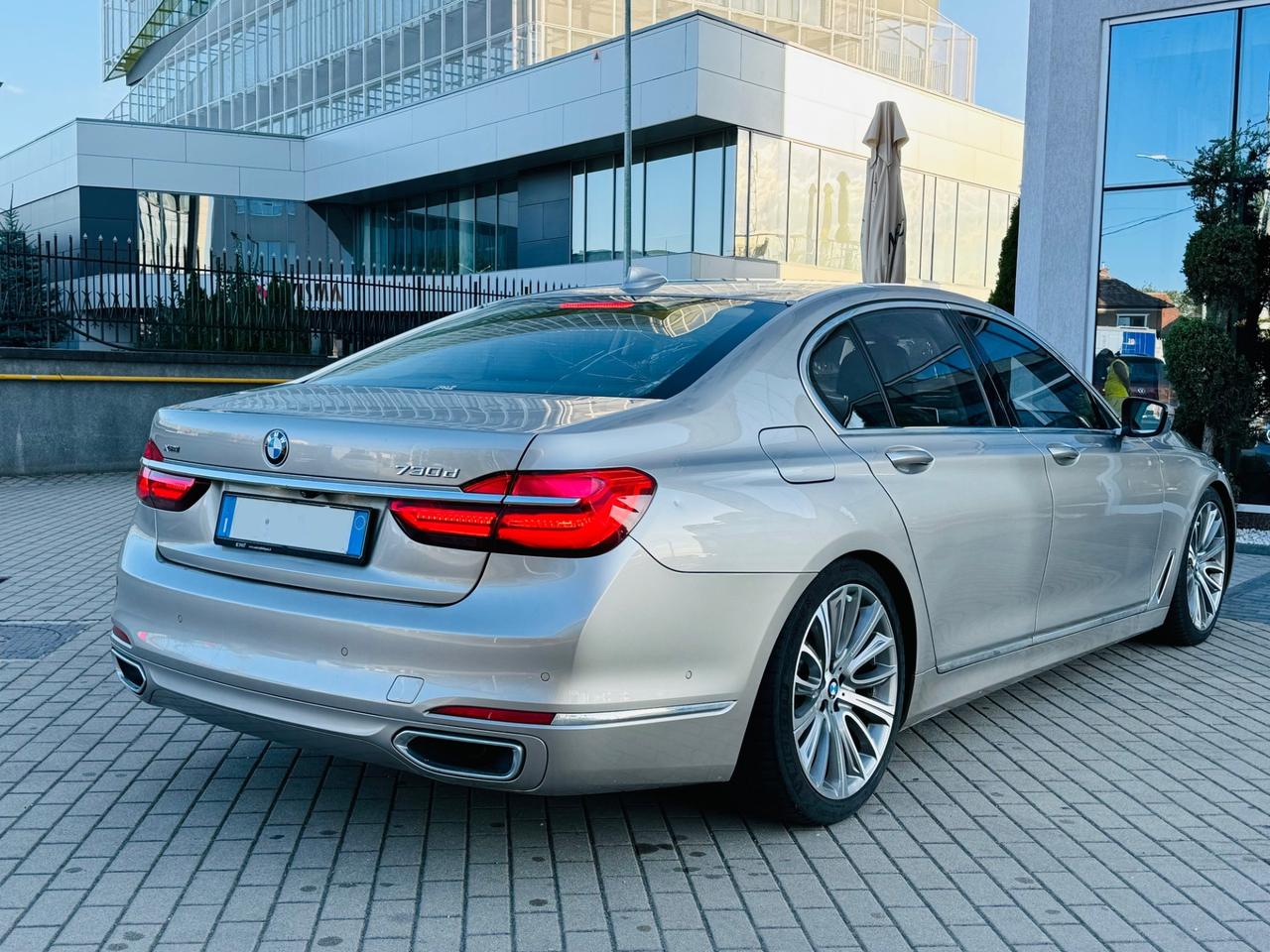 BMW 730d xDrive 265CV Luxury EXPORT