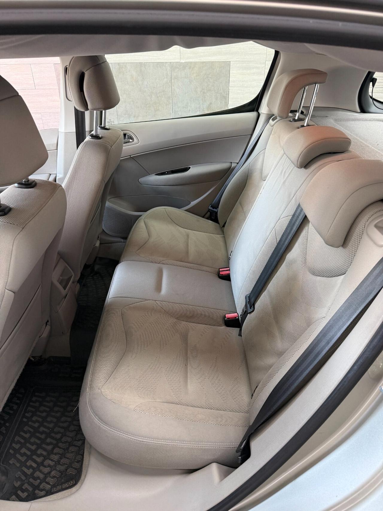 Peugeot 308 1.6 HDi 110CV 5p. Féline (6 Marce)