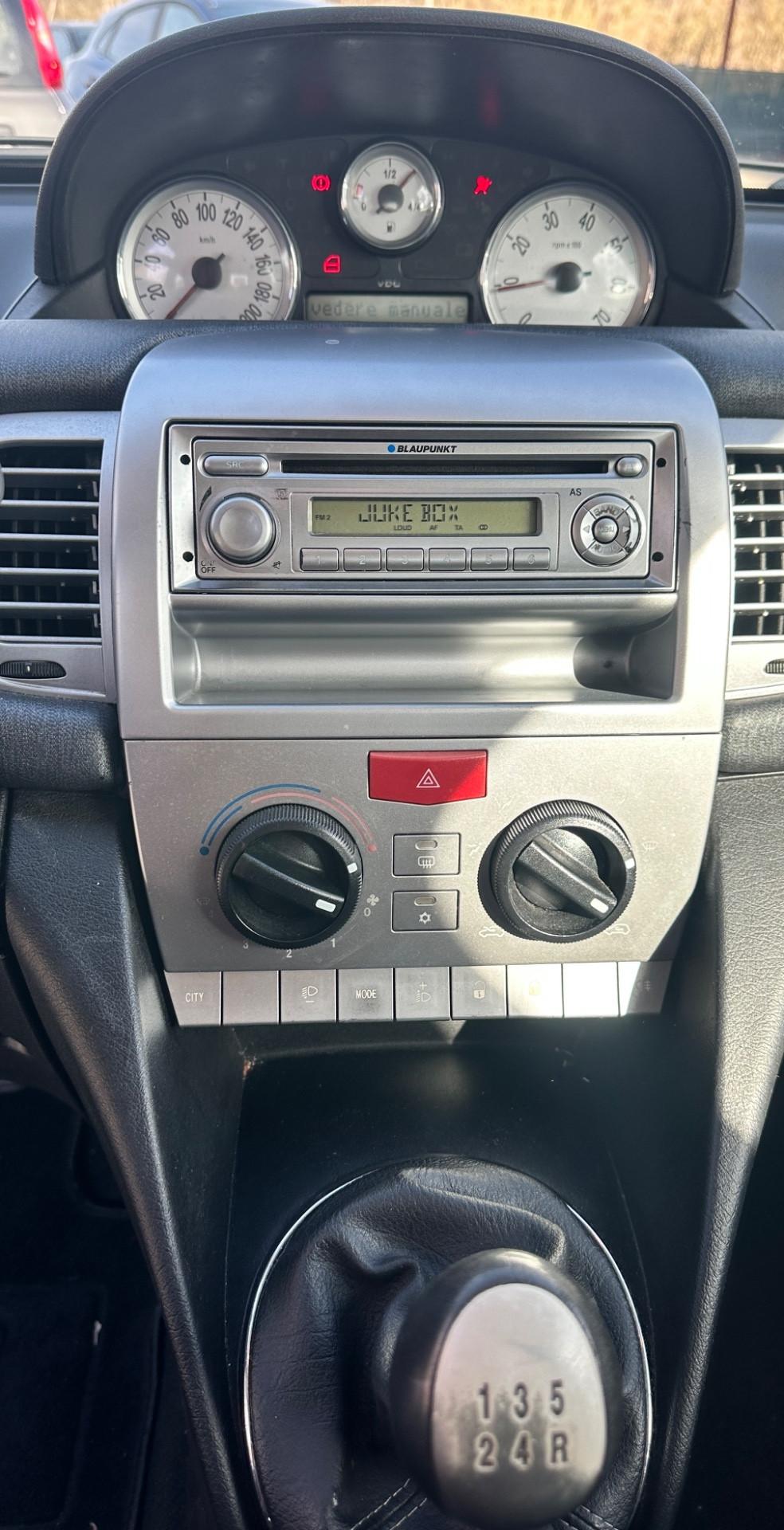 Lancia Ypsilon 1.3 MJT 75 CV 3p VERSUS