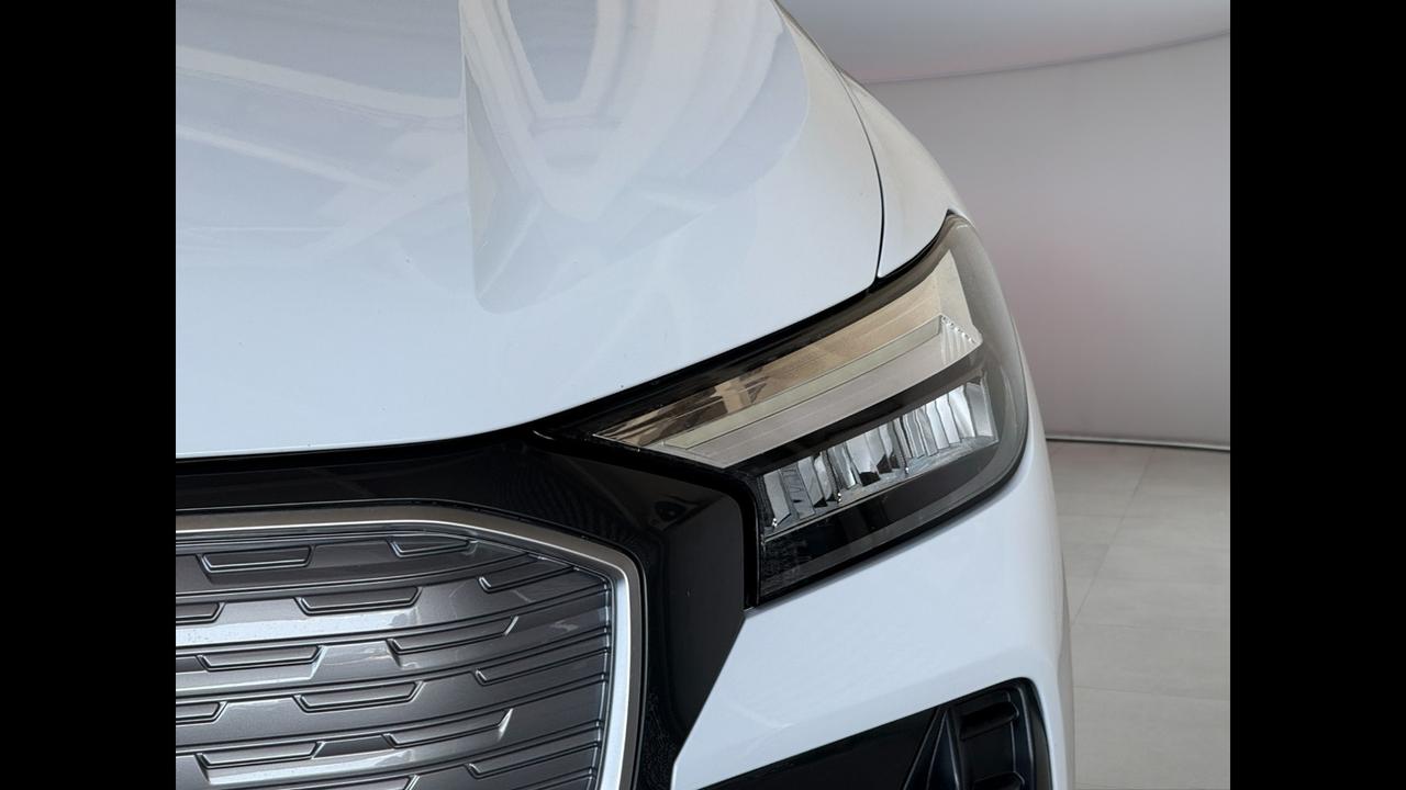 AUDI Q4 e-tron - Q4 Sportback e-tron 40 Business Advanced