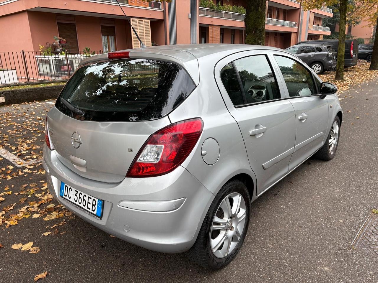 Opel Corsa 1.2 5 porte Cosmo benzina