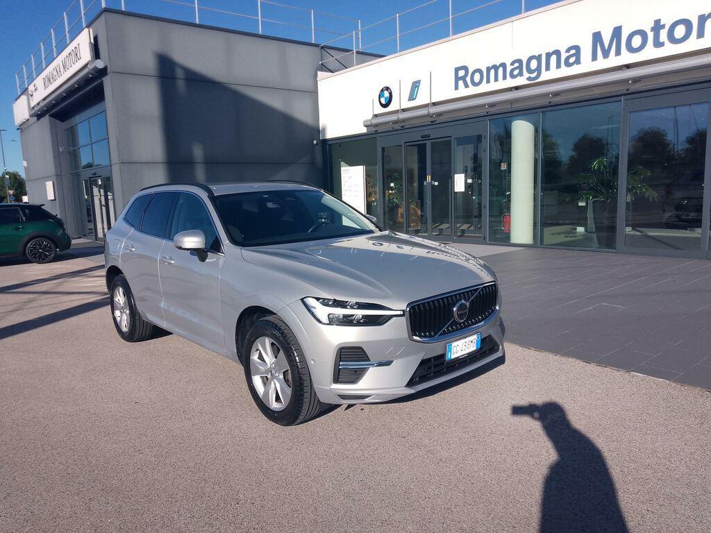 Volvo XC60 2.0 B4 Momentum AWD Auto