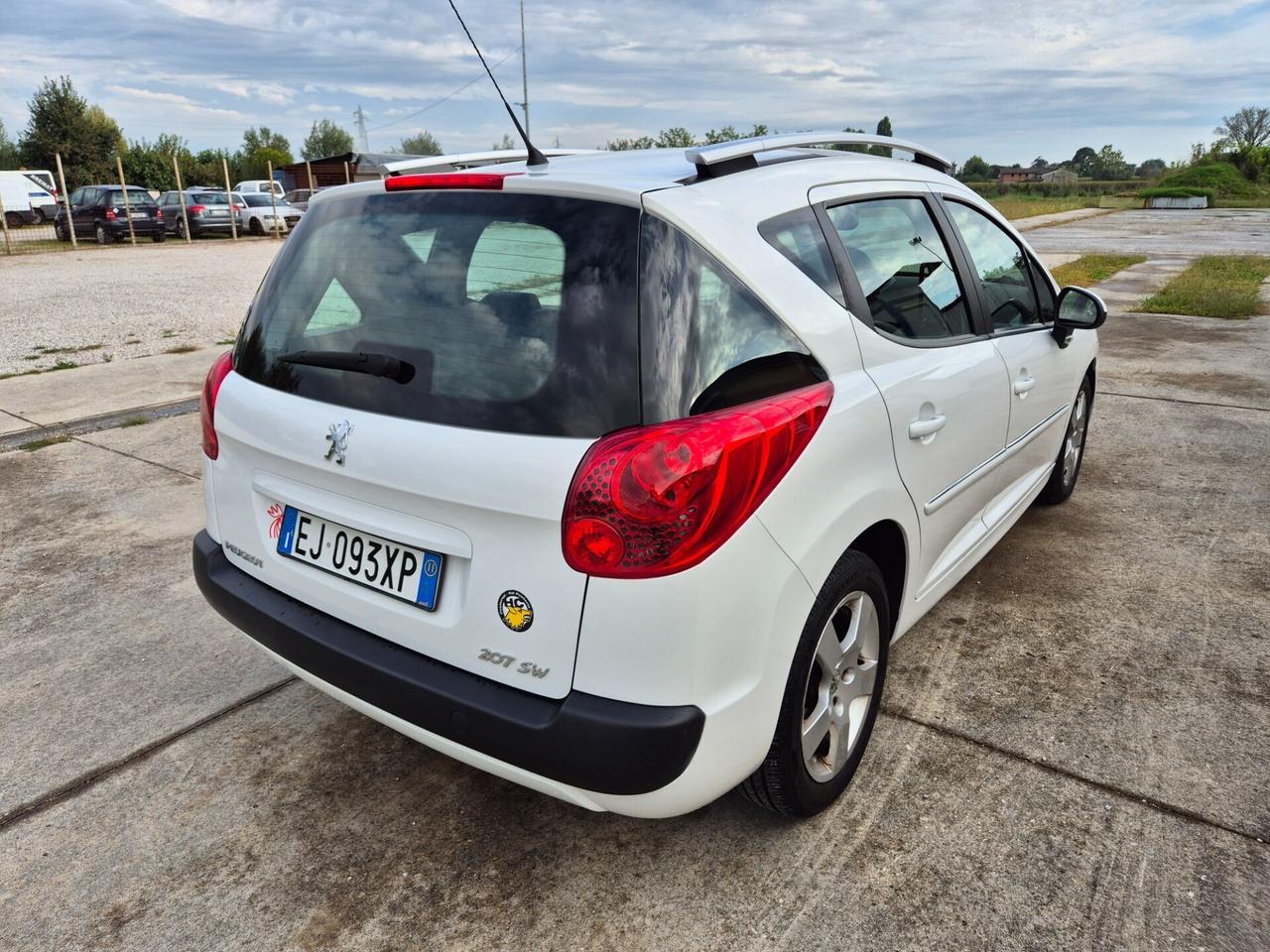 Peugeot 207 1.6 8V HDi 93CV SW Ciel Allure neopate