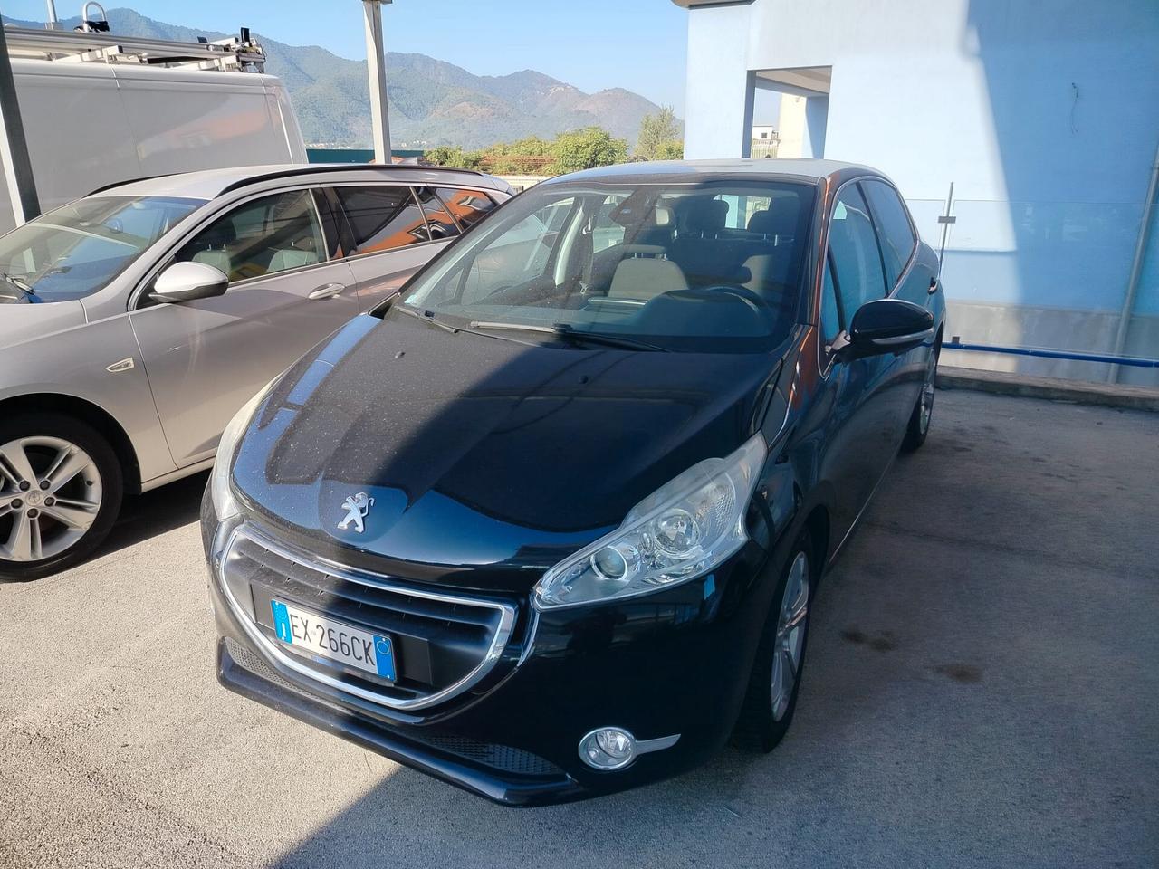 Peugeot 208 1.4 HDi 68 CV 5 porte Allure