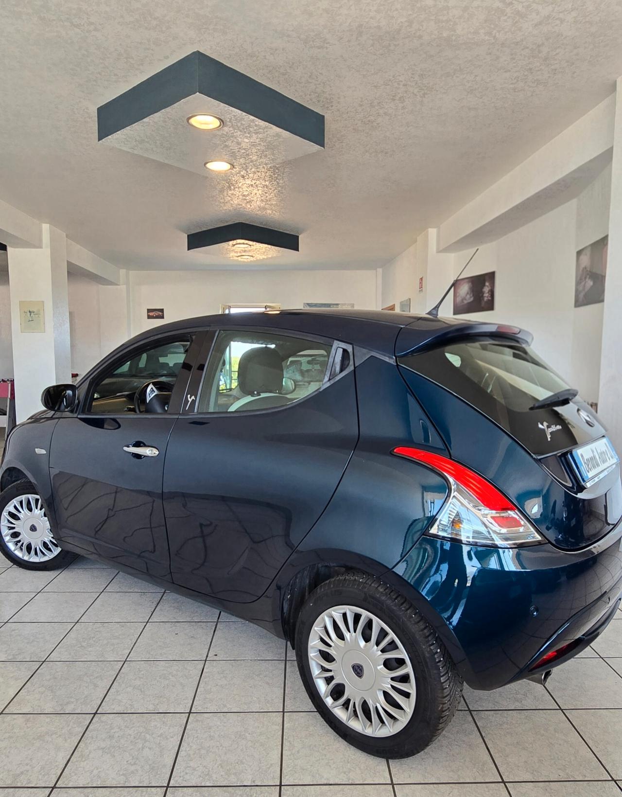 Lancia Ypsilon 1.2 69 CV 5 porte GPL Ecochic Platinum