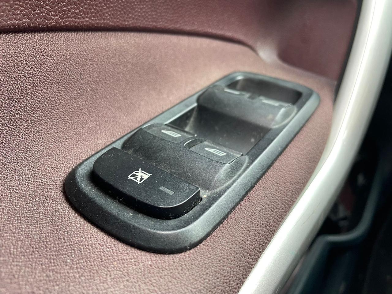 Ford Fiesta 1.4 5 porte Bz.- GPL Titanium IN PERFETTE CONDIZIONI