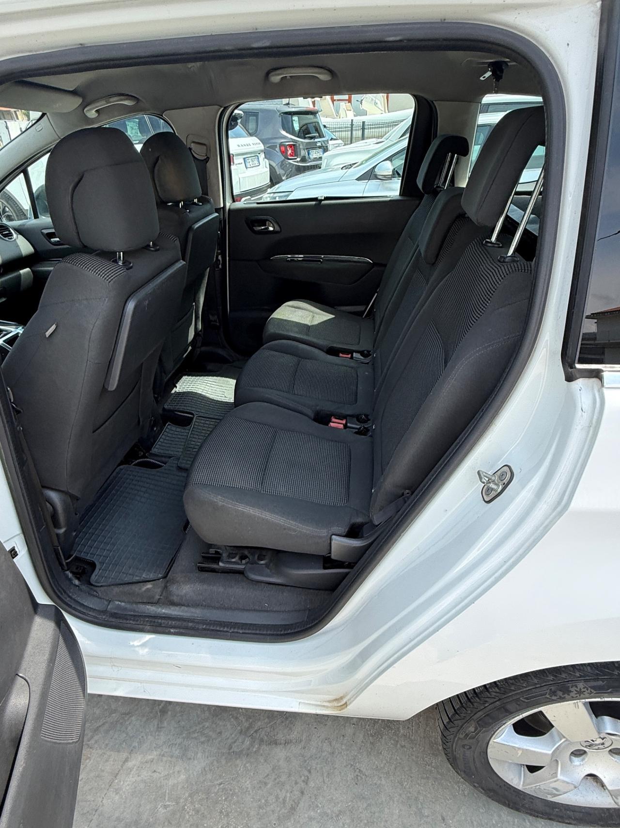 Peugeot 5008 1.6 HDi 115CV Business