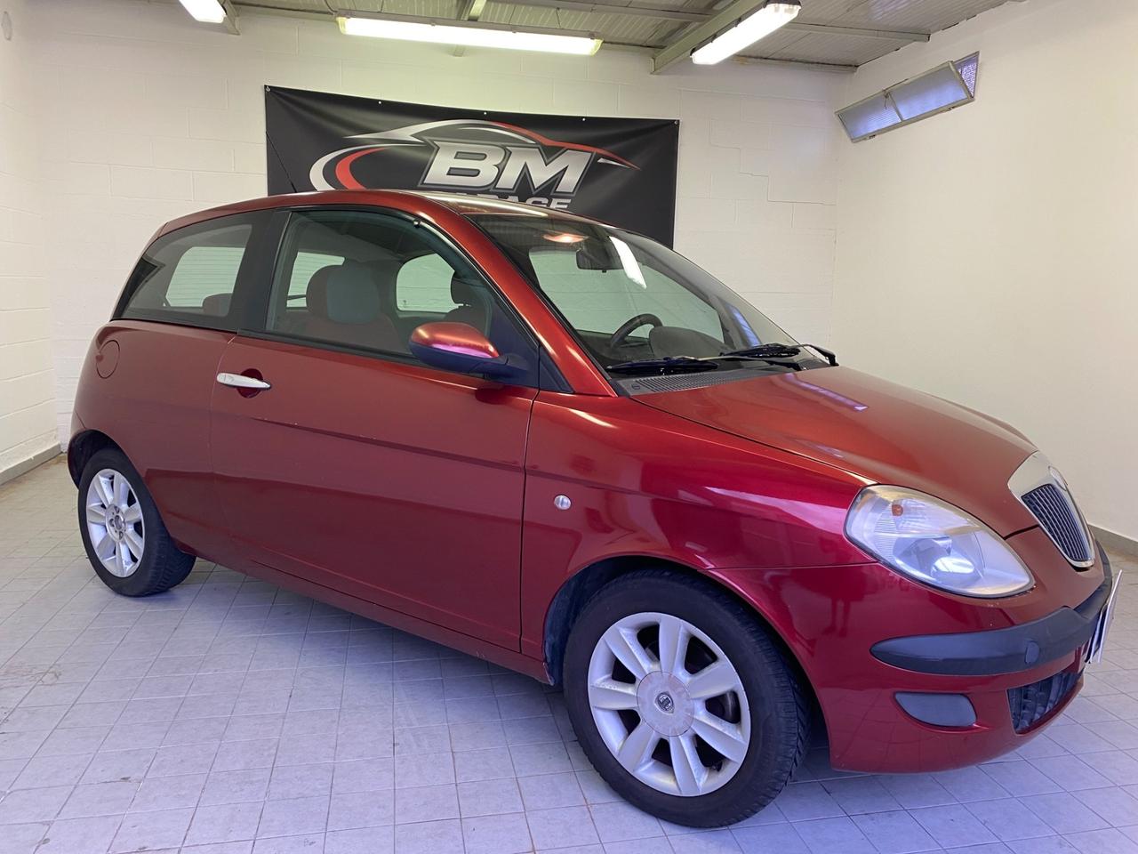 Lancia Ypsilon 1.2 16V Oro