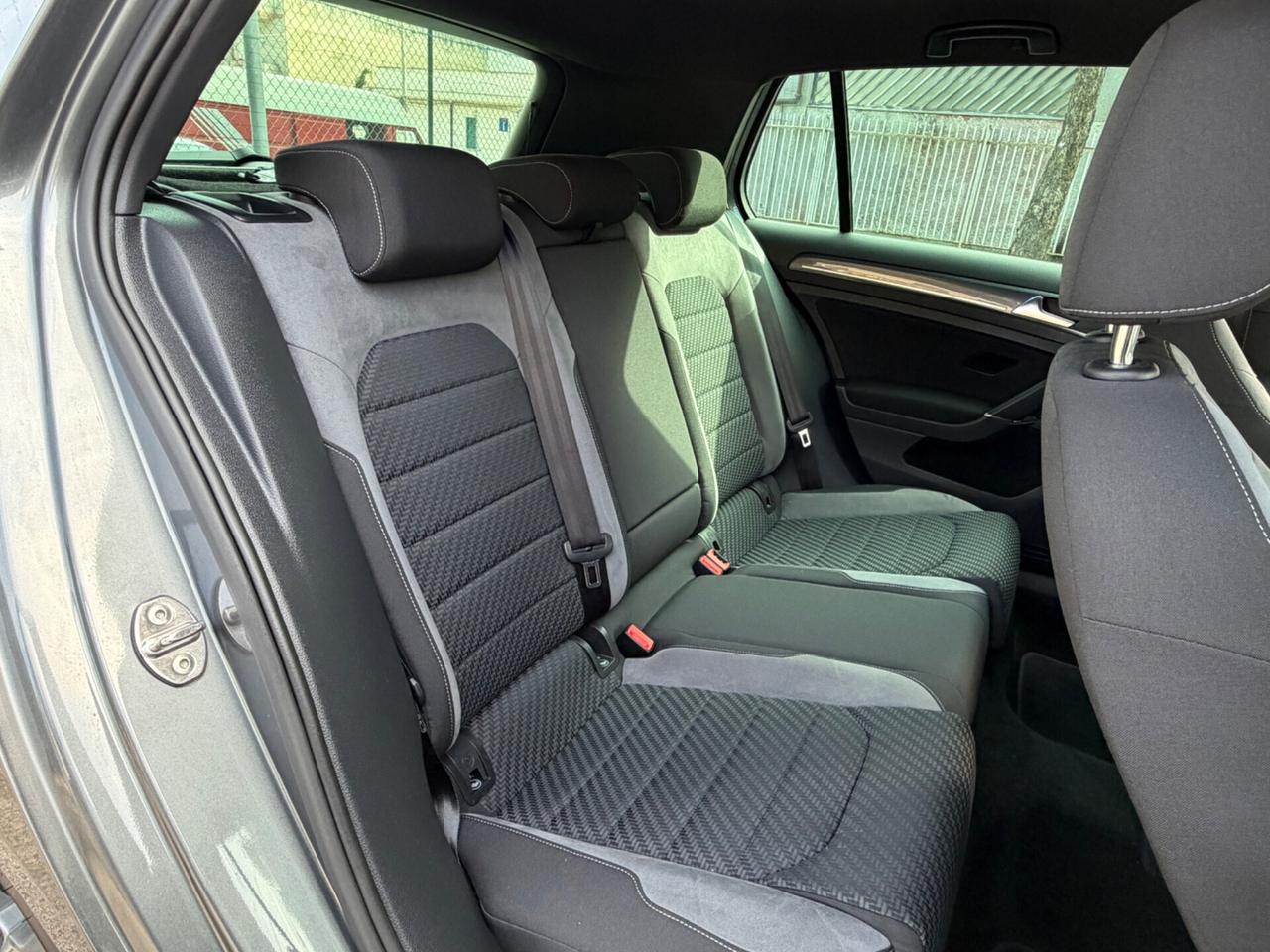 Volkswagen Golf 7.5 1.6 TDI R-Line