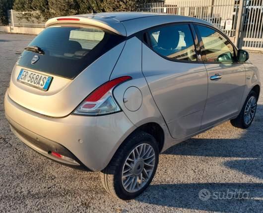 Lancia Ypsilon 0.9 TwinAir 85 CV 5 porte Metano Ec