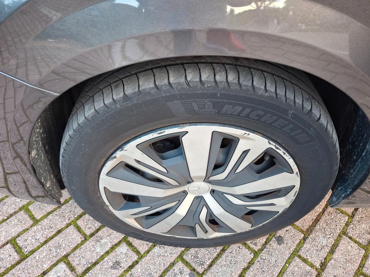 Peugeot 208 1.2 75cv Active - UNICO PROPRIETARIO