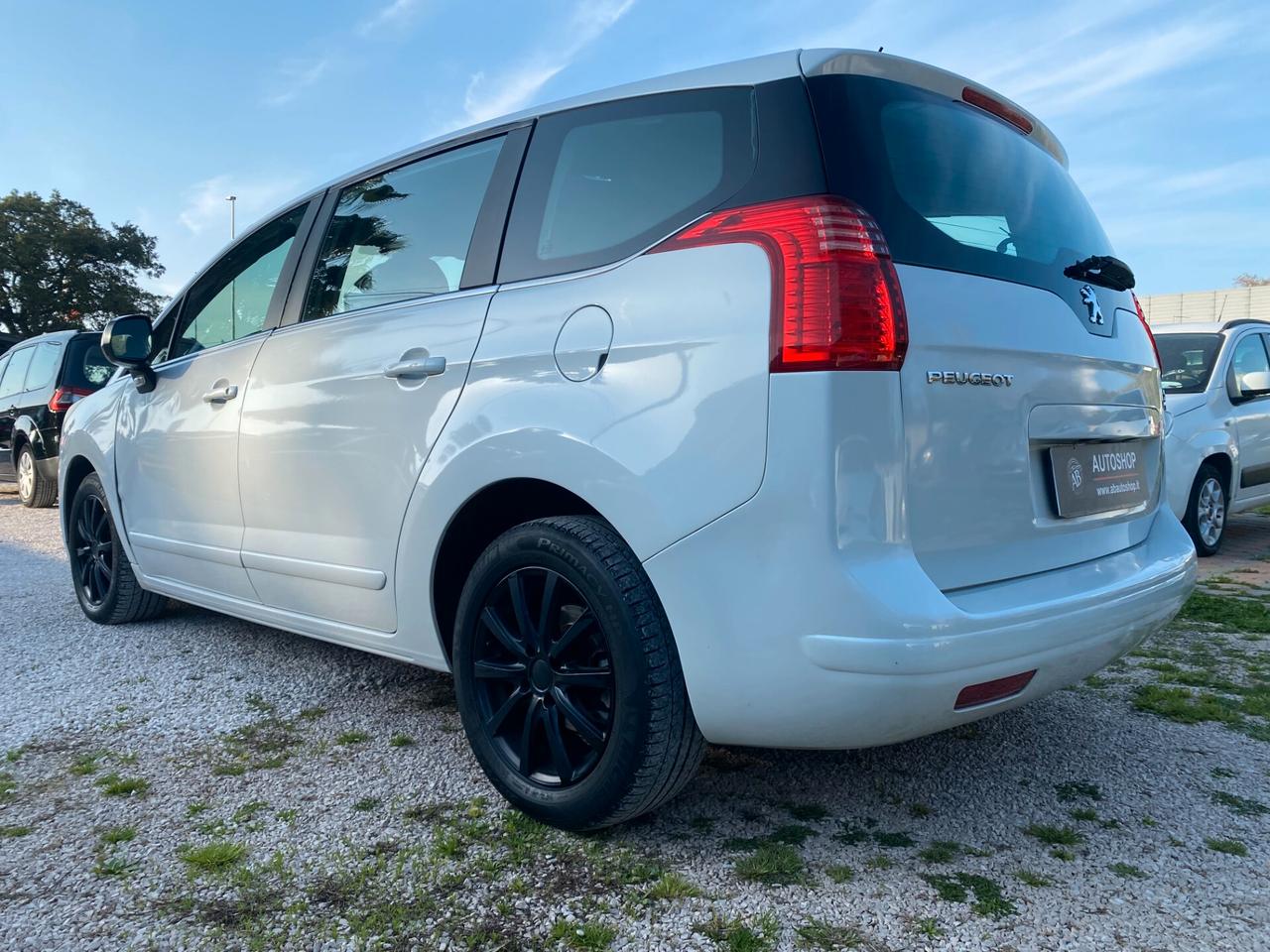 PEUGEOT - 5008 - 1.6 8V e-HDi 112CV S.&S. c.r. Fel. - FINANZIABILE