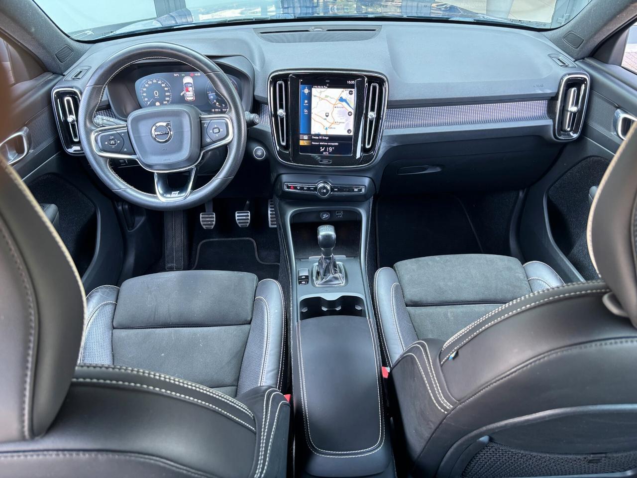 Volvo XC40 D3 R-design