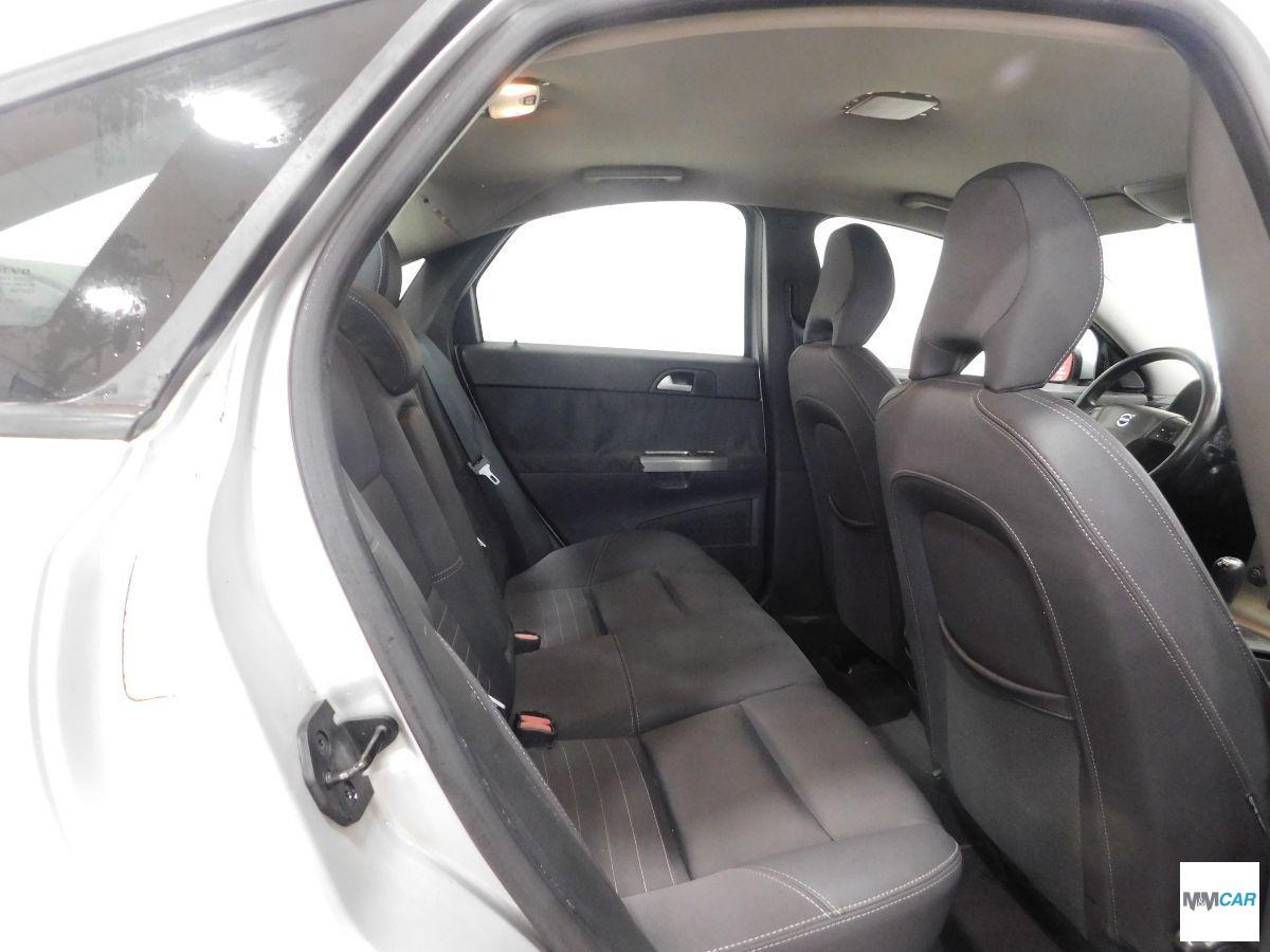 VOLVO - S40 - 2.0 D Momentum