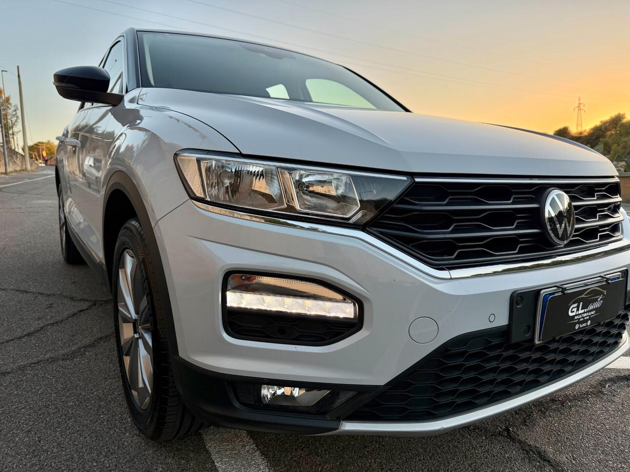Volkswagen T-Roc/1.0 TSI 110 CV/CAR PLAY/CERCHI 17"/NEOPATENTATI